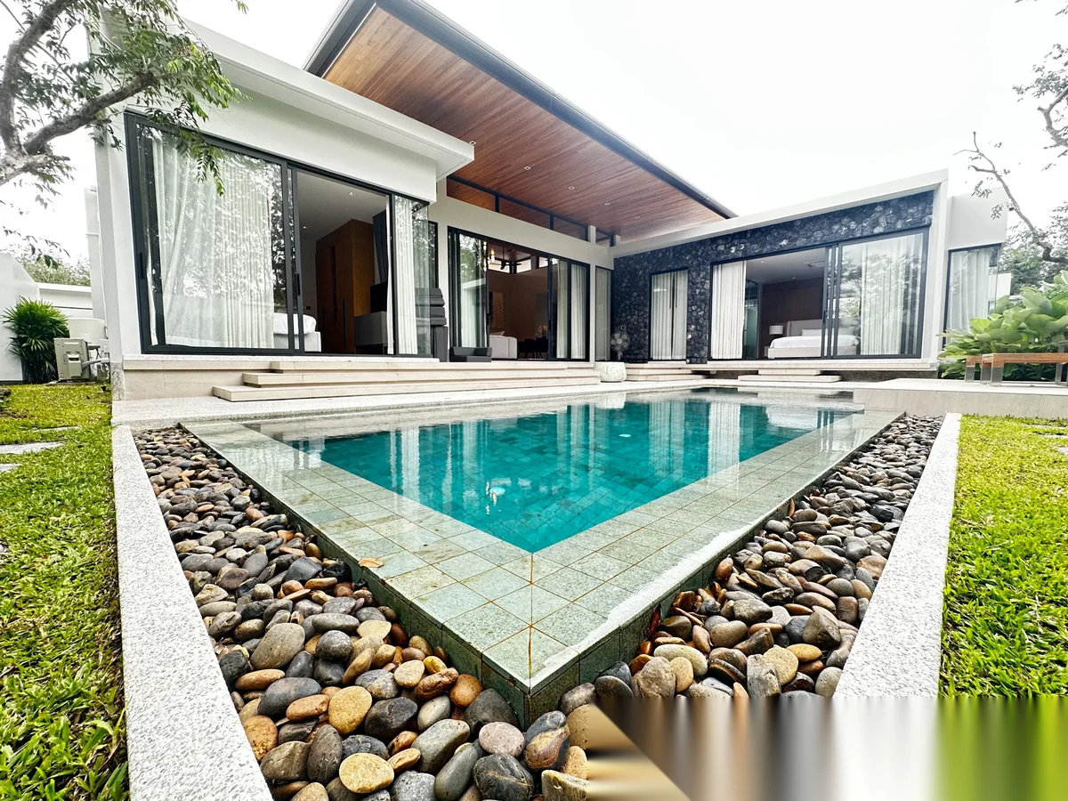 3 Bedroom Villa for rent at Botanica Modern Loft complex · Si Sunthon · Pool View — photo 3