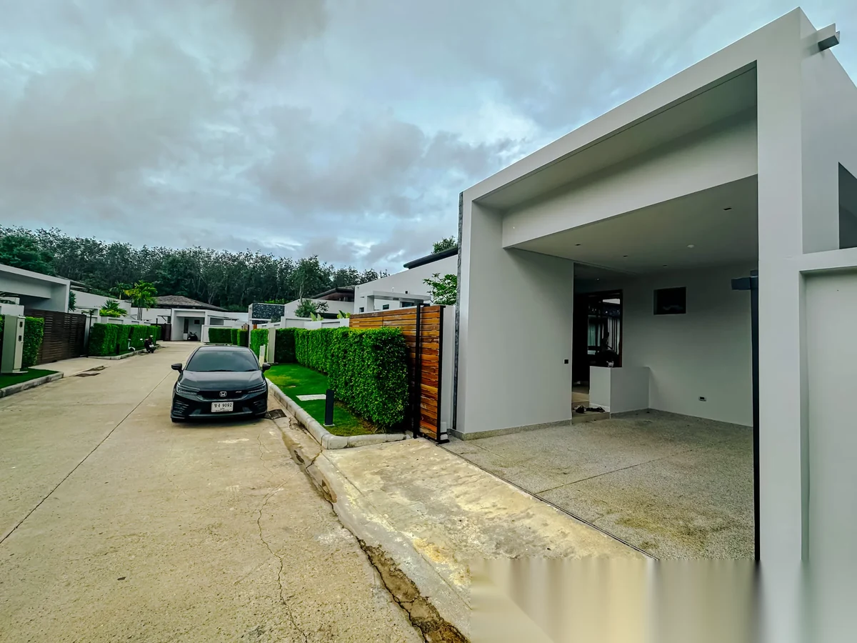 3 Bedroom Villa for rent at Botanica Modern Loft complex · Si Sunthon · Pool View — photo 4
