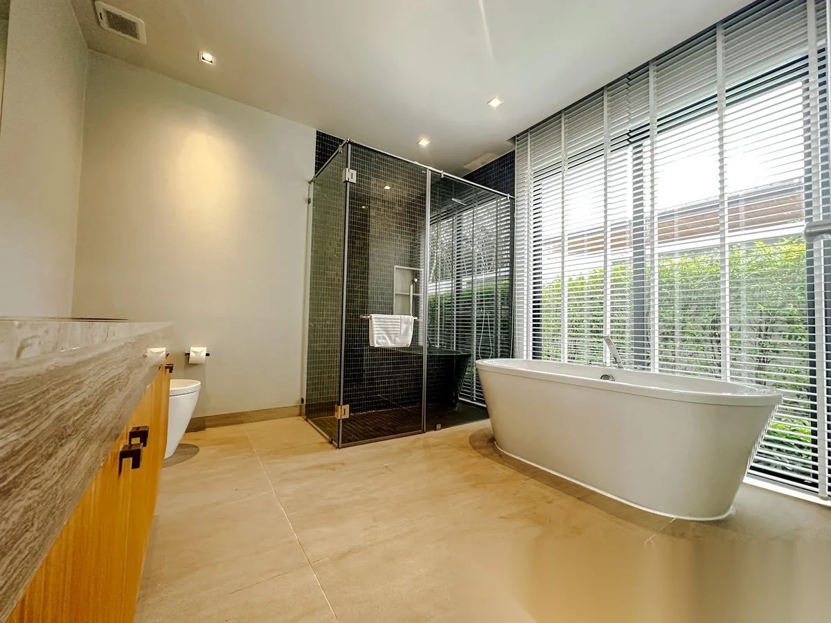 3 Bedroom Villa for rent at Botanica Modern Loft complex · Si Sunthon · Pool View — photo 9