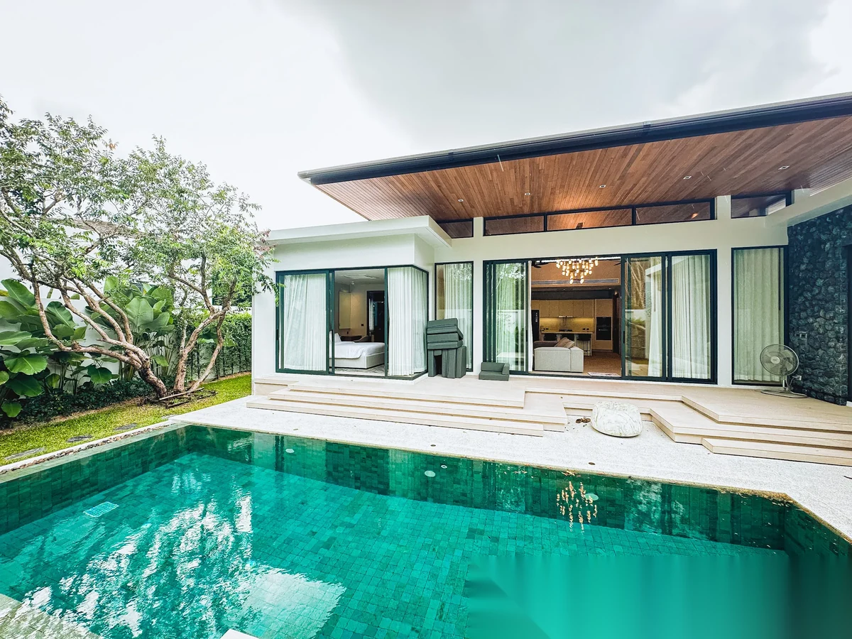 3 Bedroom Villa for rent at Botanica Modern Loft complex · Si Sunthon · Pool View — photo 12