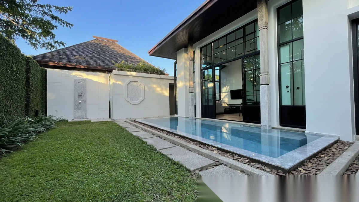 Вилла 2BR в комплексе Mono Luxury Villa Pasak · Си Сунтон · Вид на бассейн — фото 2