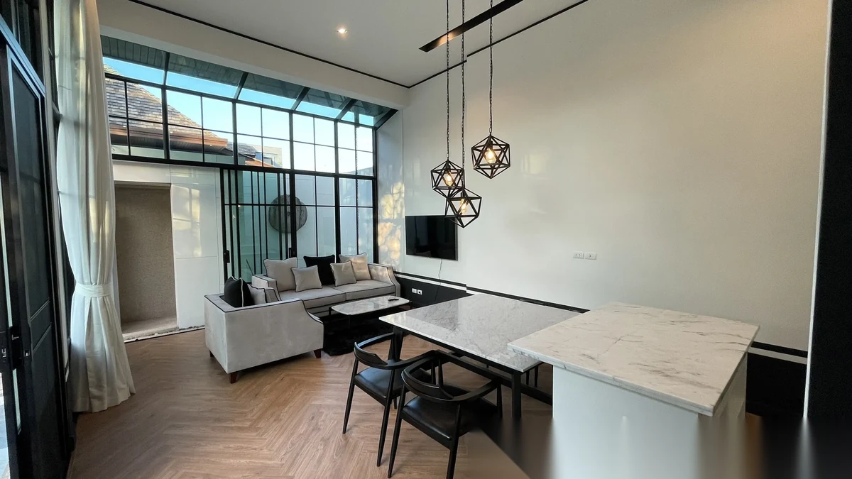 Вилла 2BR в комплексе Mono Luxury Villa Pasak · Си Сунтон · Вид на бассейн — фото 3