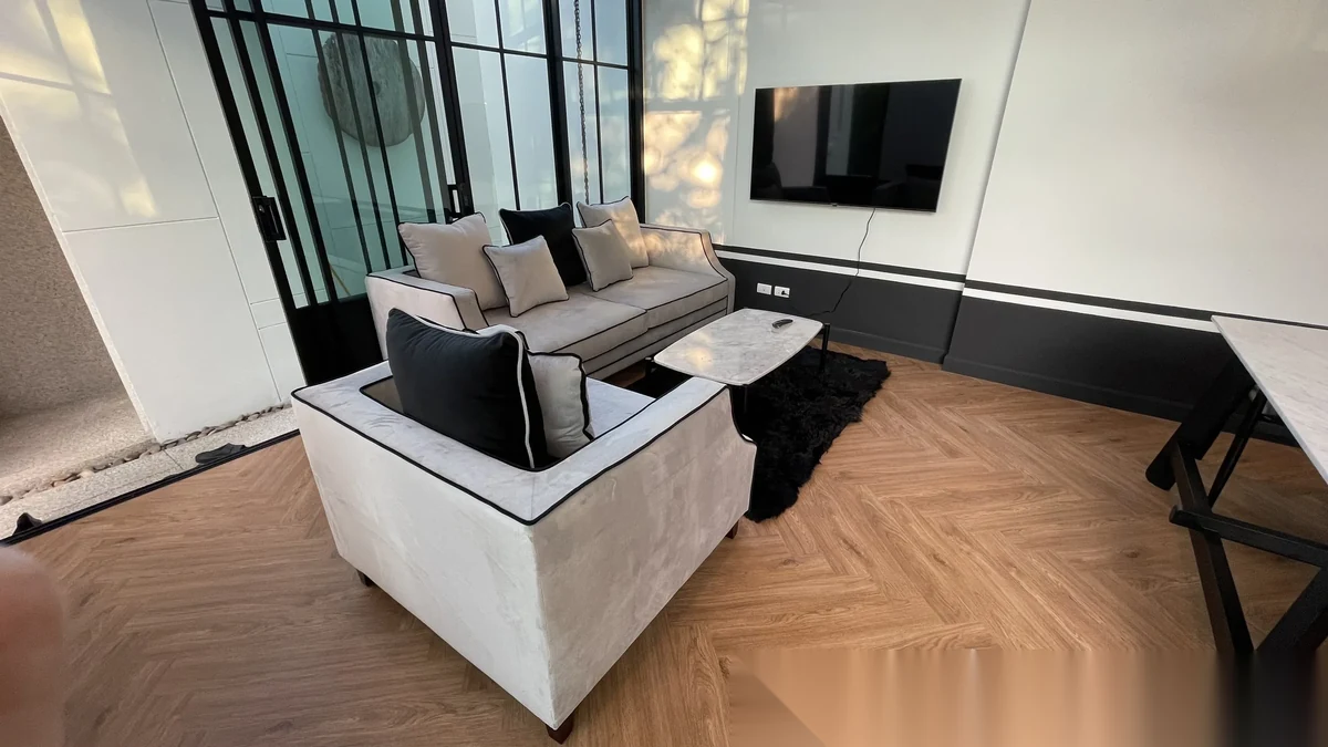 Вилла 2BR в комплексе Mono Luxury Villa Pasak · Си Сунтон · Вид на бассейн — фото 4