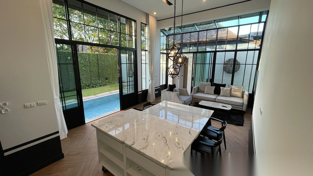 Вилла 2BR в комплексе Mono Luxury Villa Pasak · Си Сунтон · Вид на бассейн — фото 5