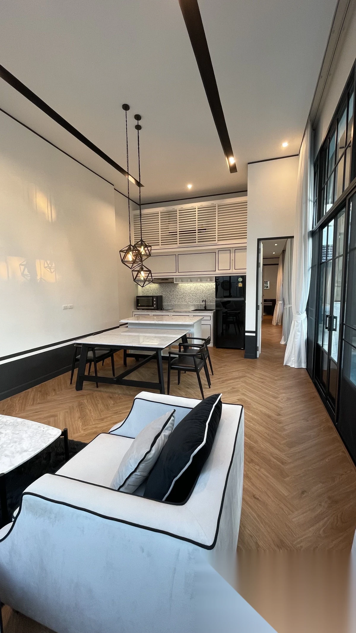 Вилла 2BR в комплексе Mono Luxury Villa Pasak · Си Сунтон · Вид на бассейн — фото 7