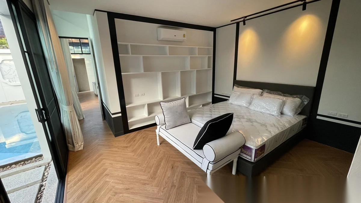Вилла 2BR в комплексе Mono Luxury Villa Pasak · Си Сунтон · Вид на бассейн — фото 8