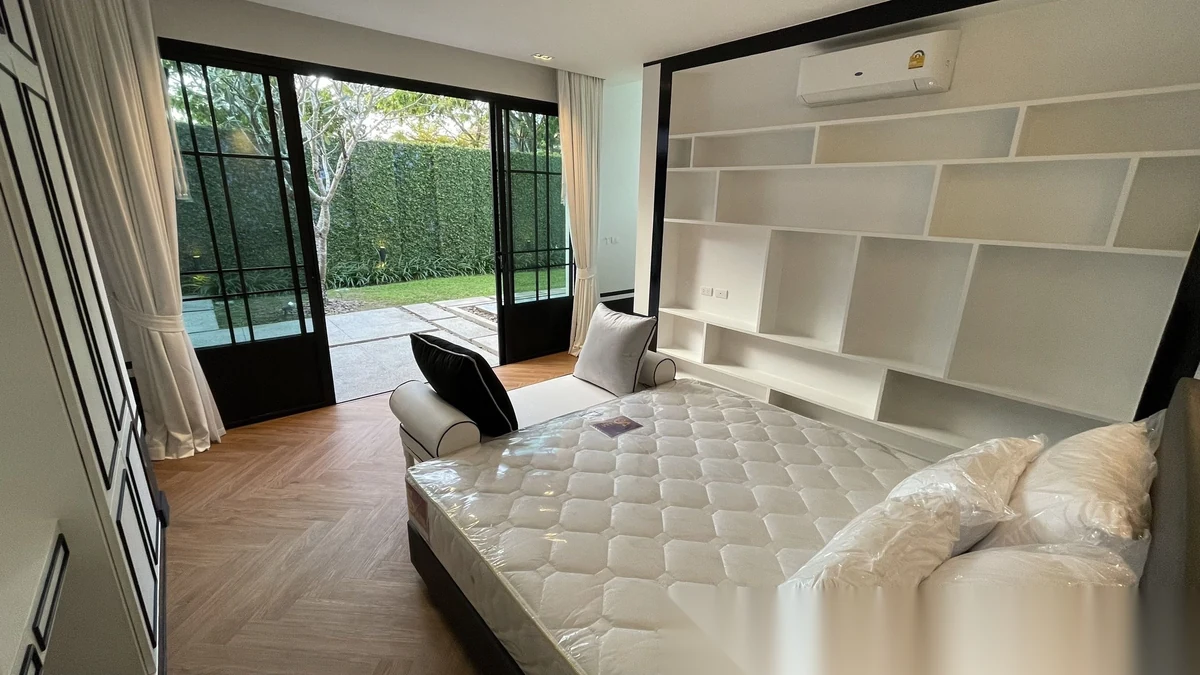 Вилла 2BR в комплексе Mono Luxury Villa Pasak · Си Сунтон · Вид на бассейн — фото 10