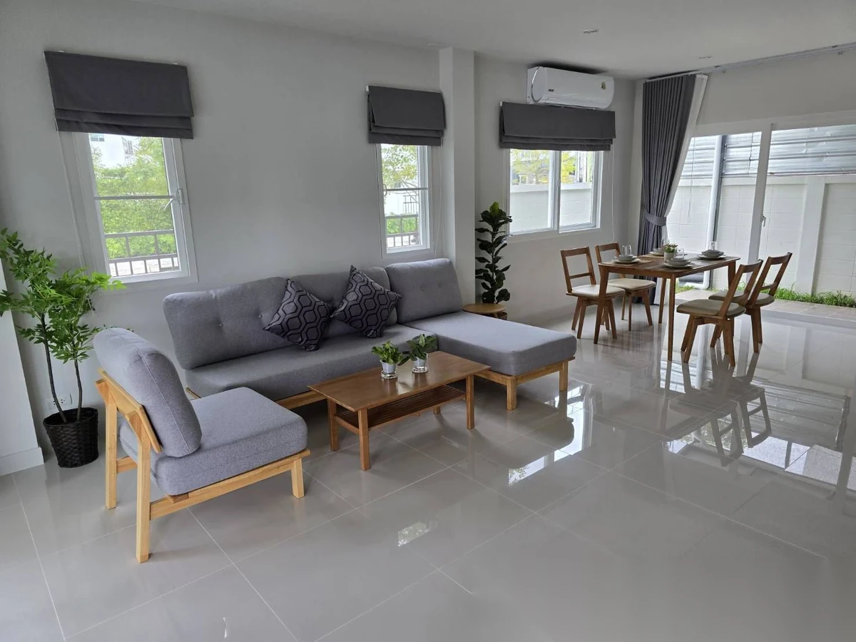 Дом 3BR в комплексе Supalai Primo Monument Phuket · Си Сунтон · Вид в сад — фото 3