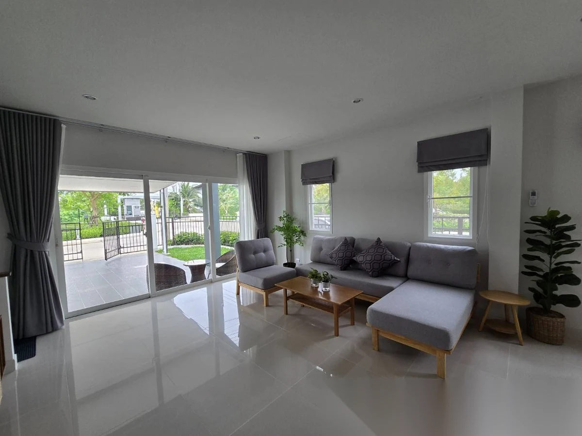 Дом 3BR в комплексе Supalai Primo Monument Phuket · Си Сунтон · Вид в сад — фото 4