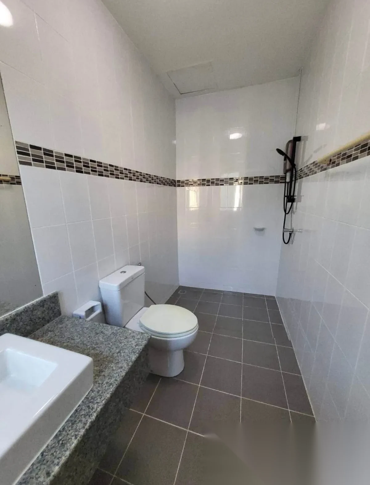 3 Bedroom Townhouse for rent at Sam Kong Park complex · Phuket Town · Garden View — photo 8