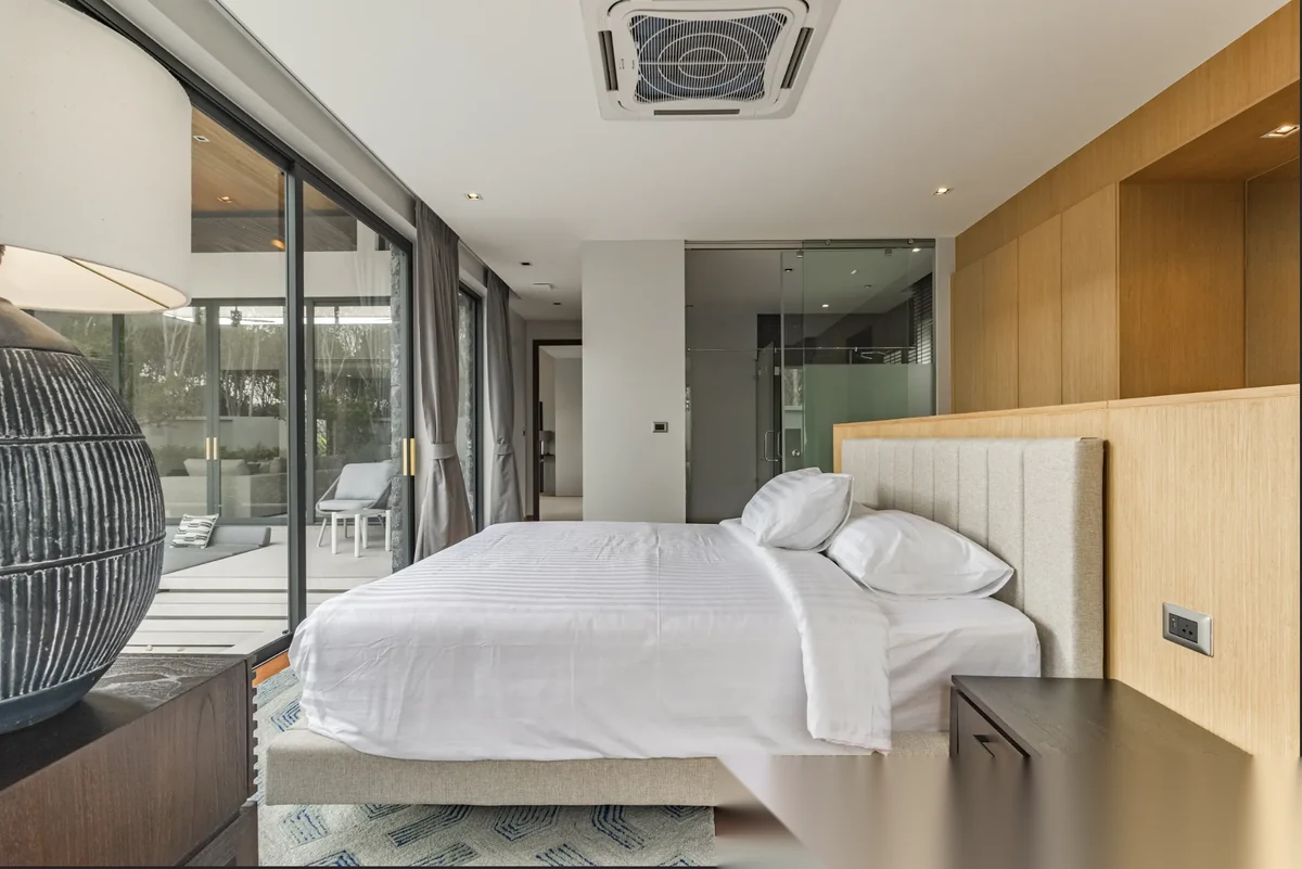 3 Bedroom Villa for rent at Botanica Modern Loft II complex · Si Sunthon · Pool View — photo 9
