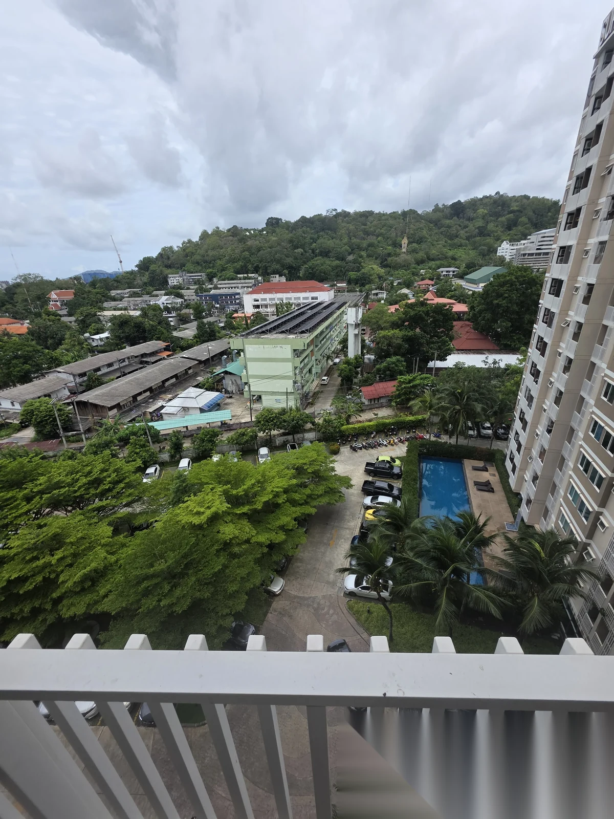 Апартаменты студия в ЖК Supalai Park Phuket City · Пхукет-таун · Выход к бассейну — фото 5