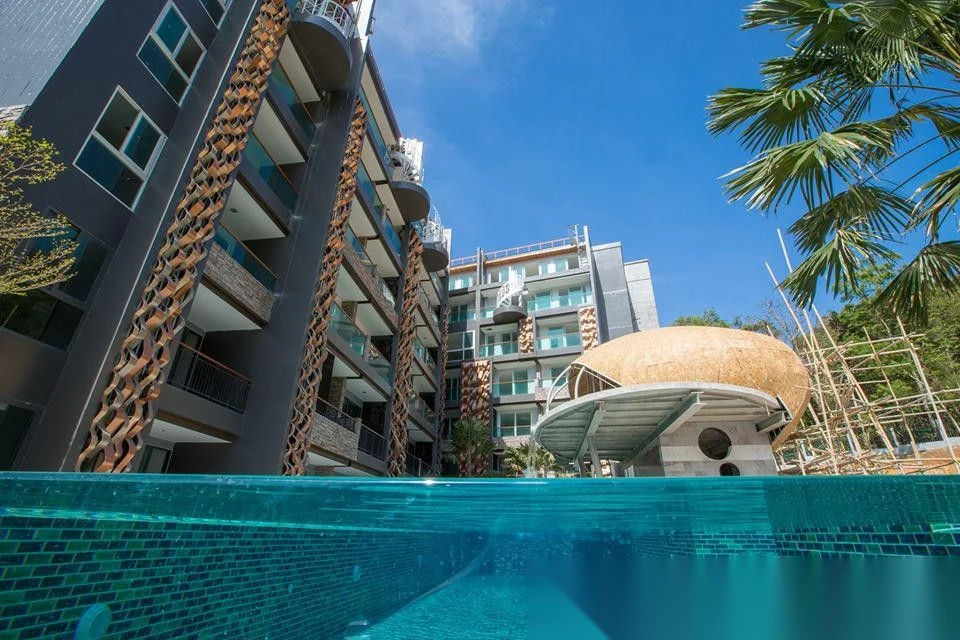 Апартаменты студия в ЖК The Emerald Terrace · Патонг · Выход к бассейну — фото 2