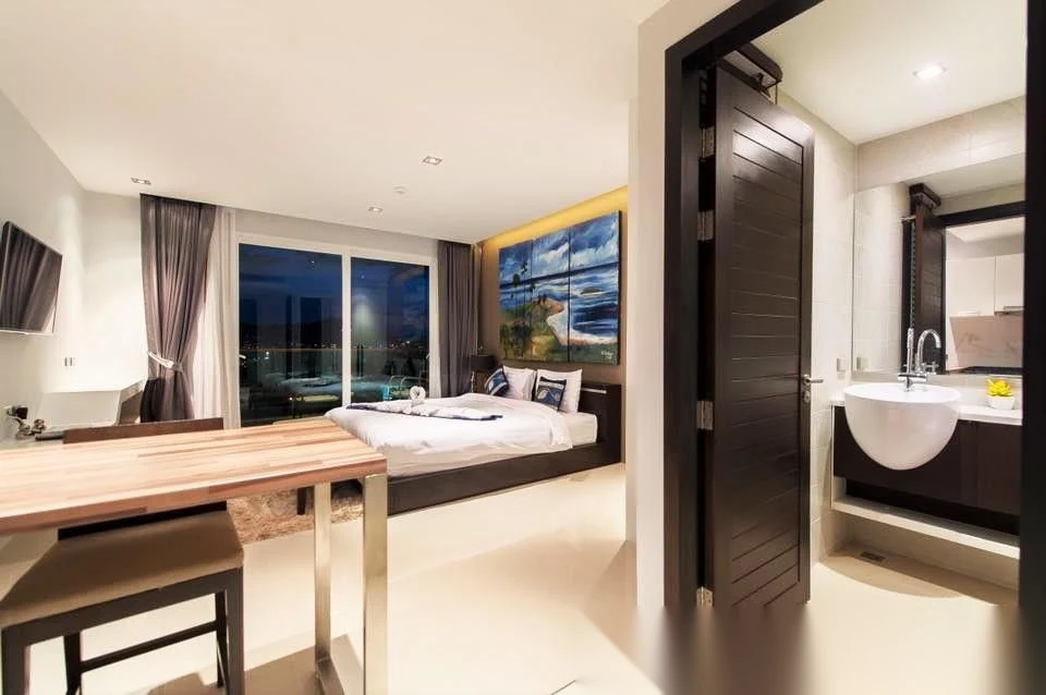 Апартаменты студия в ЖК The Emerald Terrace · Патонг · Выход к бассейну — фото 9
