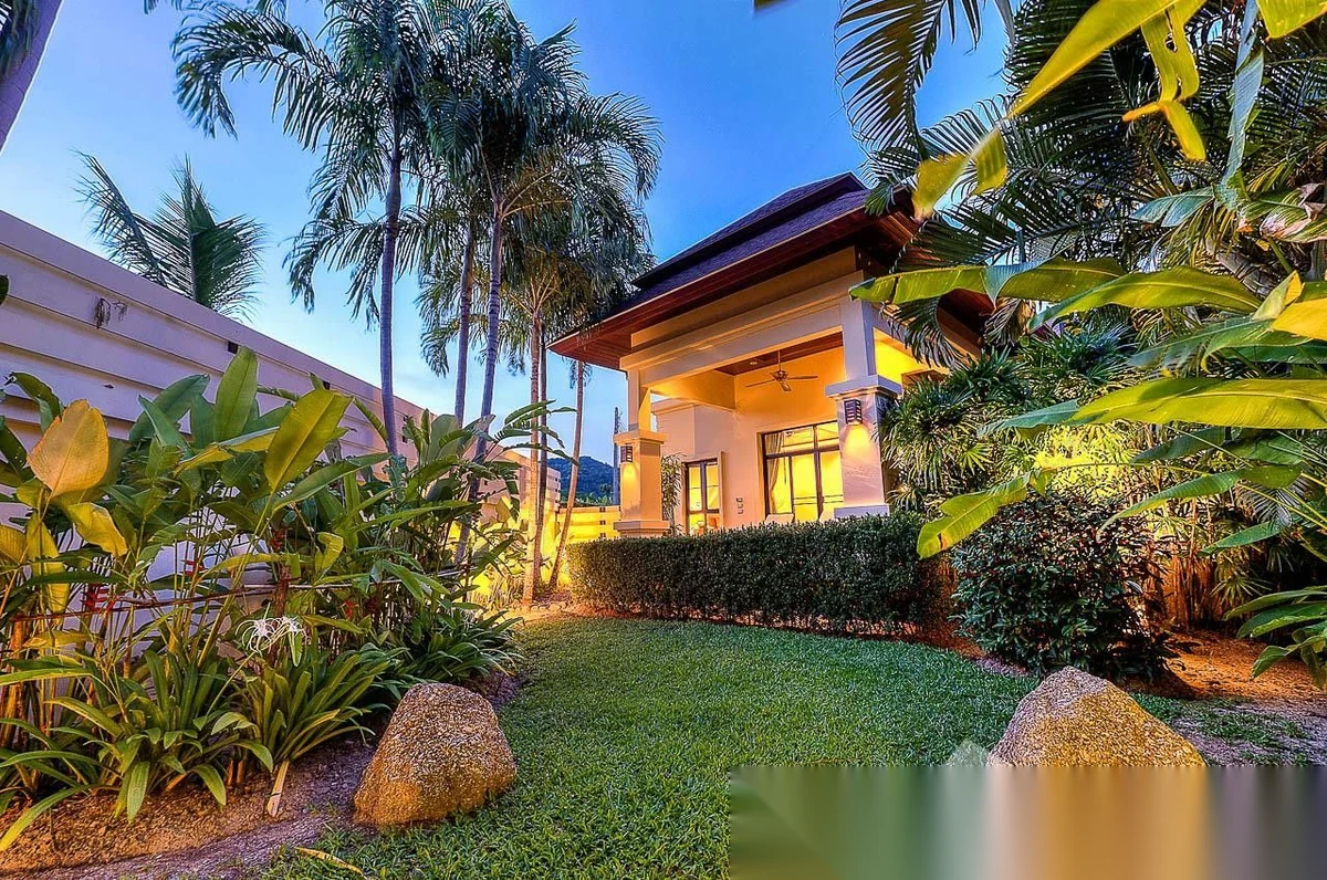 1 Bedroom Villa for sale at Nai Harn Baan Bua - Baan Pattama complex · Rawai · Pool View — photo 3