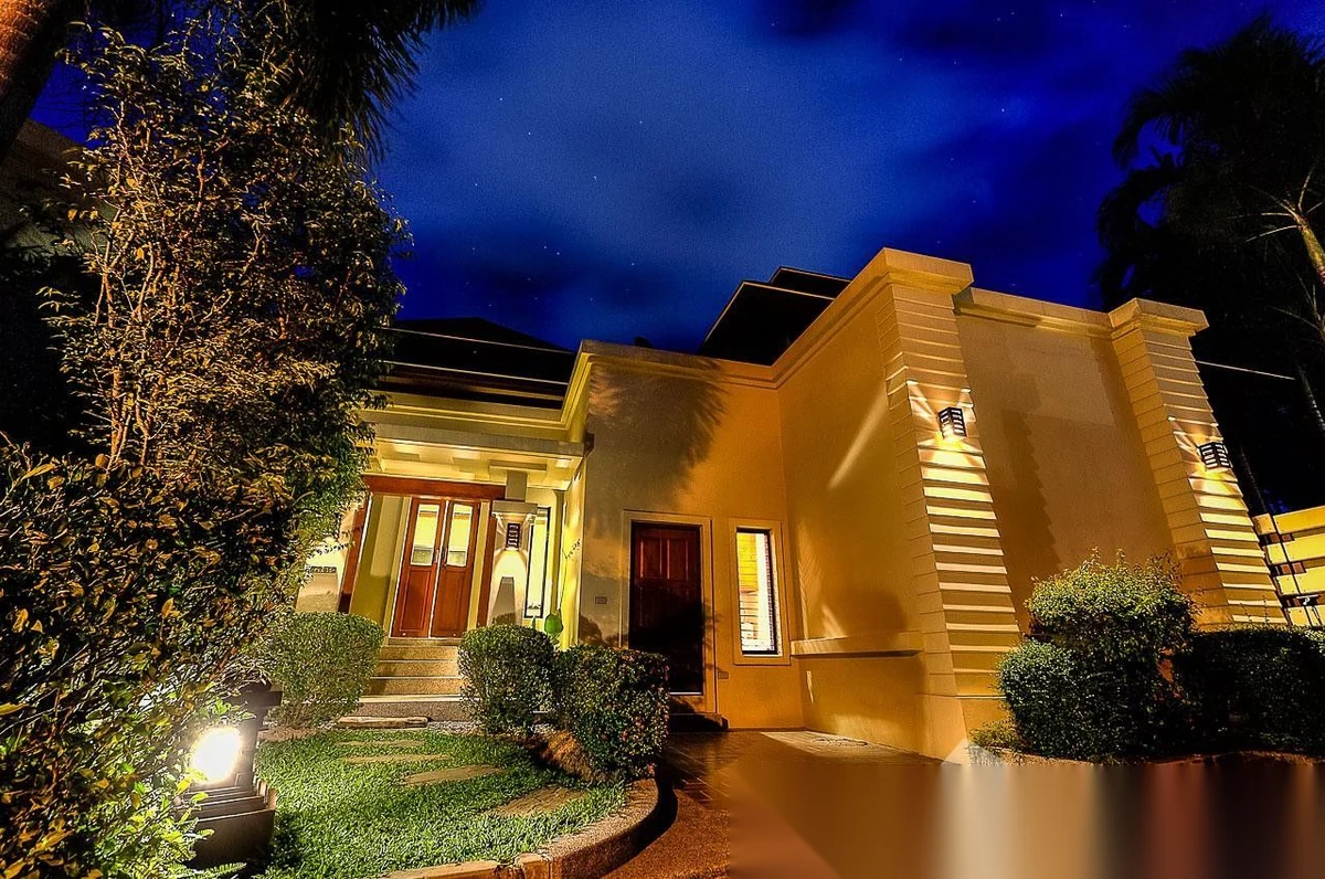 1 Bedroom Villa for sale at Nai Harn Baan Bua - Baan Pattama complex · Rawai · Pool View — photo 5