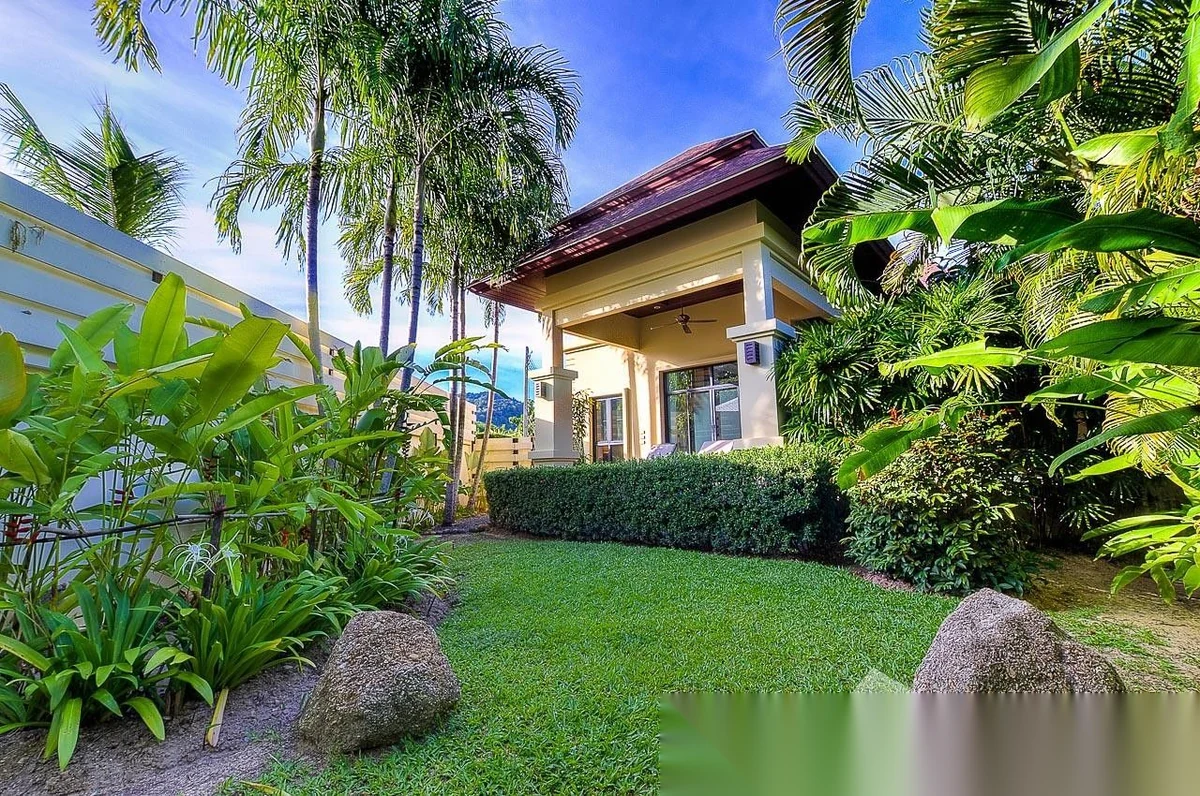 1 Bedroom Villa for sale at Nai Harn Baan Bua - Baan Pattama complex · Rawai · Pool View — photo 10