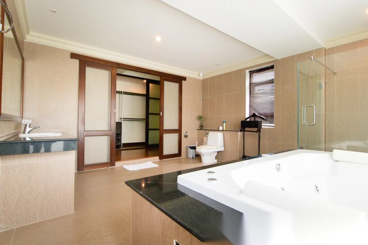 4 Bedroom Villa for sale · Choeng Thale · Pool View — photo 28