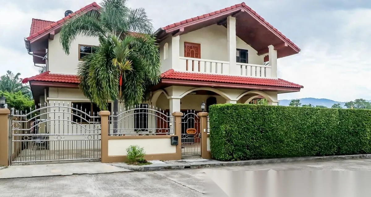 7 Bedroom Villa for sale at Anuphas Golf Ville complex · Kathu · Lake View — photo 2