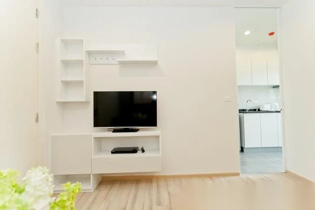 Апартаменты 1BR в ЖК The Base Uptown · Пхукет-таун · Вид на бассейн — фото 7
