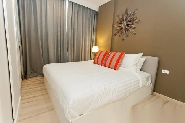 Апартаменты 1BR в ЖК The Base Uptown · Пхукет-таун · Вид на бассейн — фото 8
