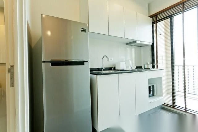 Апартаменты 1BR в ЖК The Base Uptown · Пхукет-таун · Вид на бассейн — фото 9