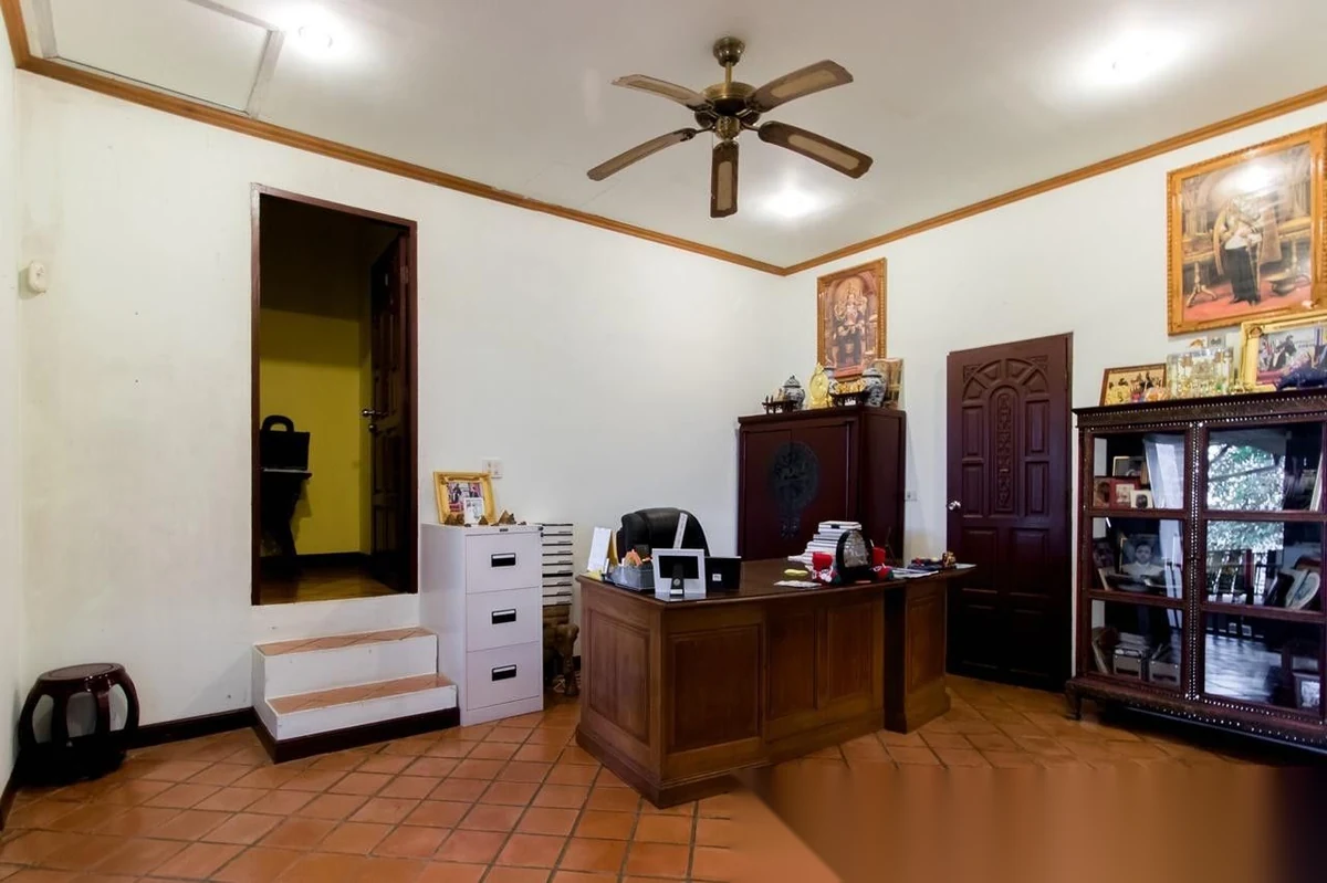 6 Bedroom Villa for sale · Kathu · Pool View — photo 8
