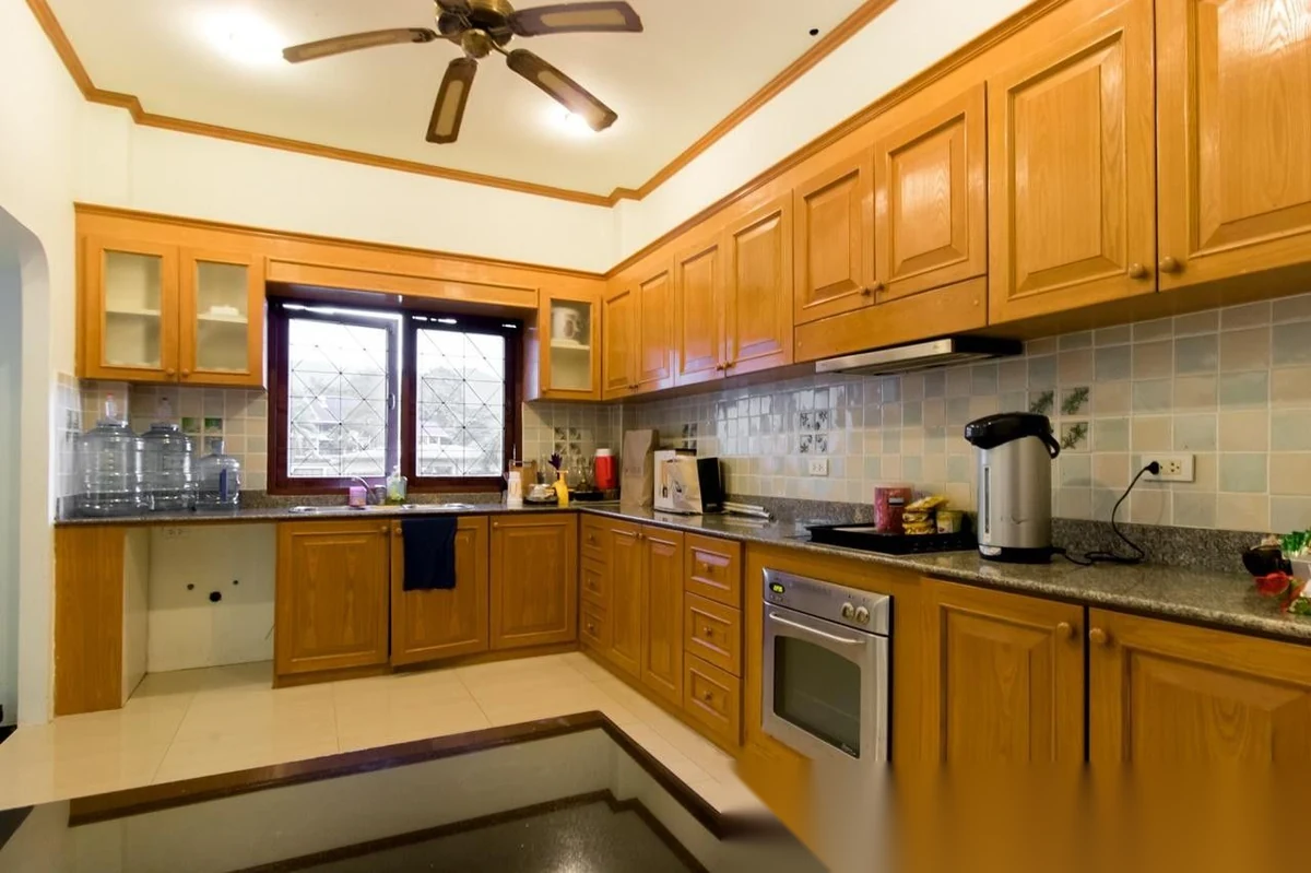 6 Bedroom Villa for sale · Kathu · Pool View — photo 10