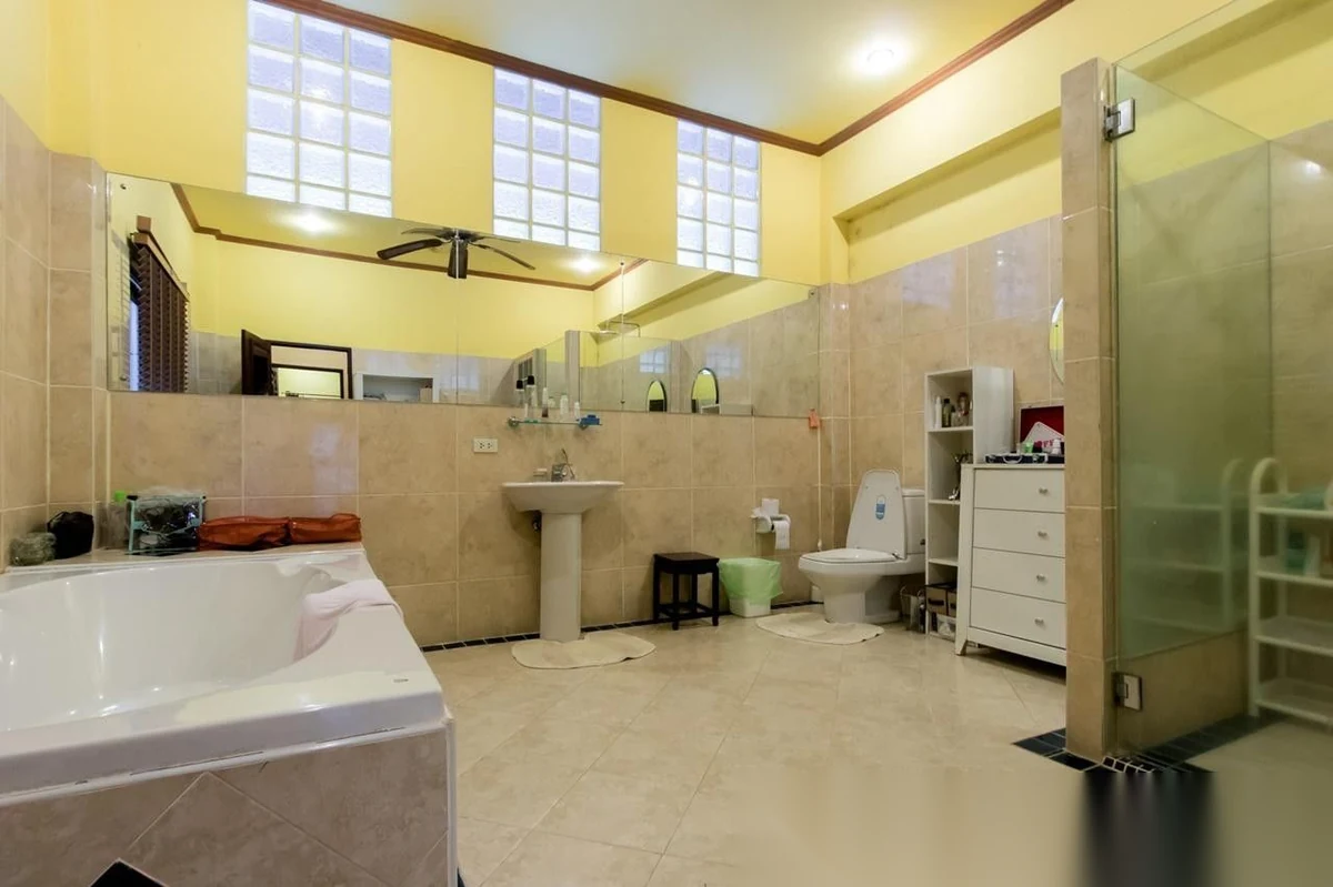 6 Bedroom Villa for sale · Kathu · Pool View — photo 27