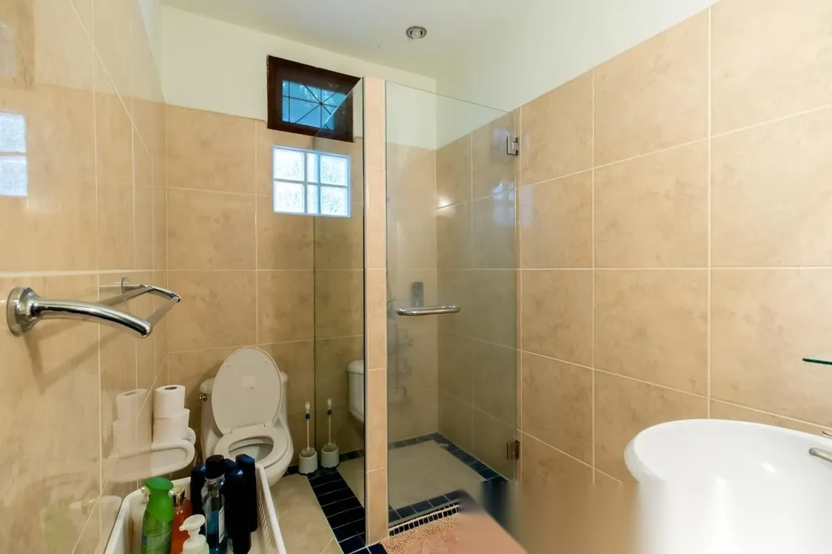 6 Bedroom Villa for sale · Kathu · Pool View — photo 28