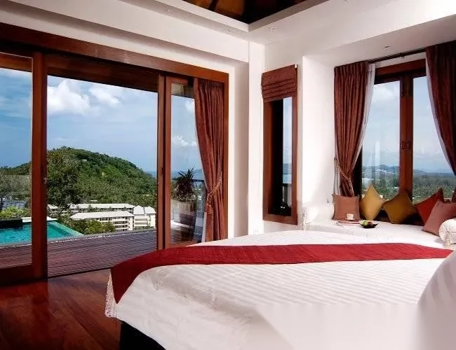 Вилла 5BR в комплексе Baan Thai Surin Hill · Чернг Тале / Bang Tao · Вид на бассейн