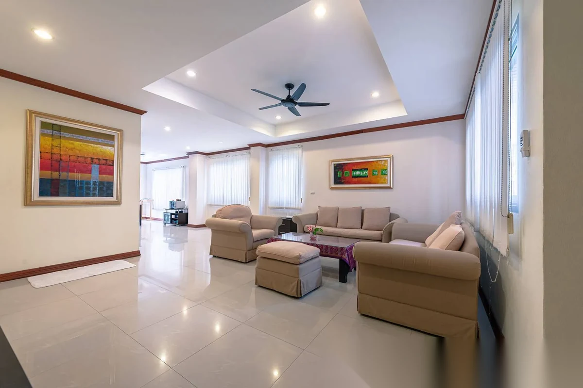 4 Bedroom Villa for sale · Patong · Pool View — photo 2