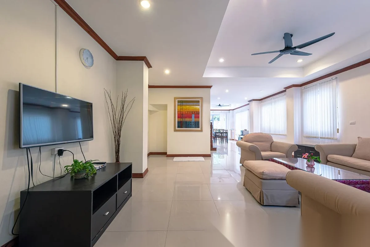 4 Bedroom Villa for sale · Patong · Pool View — photo 4
