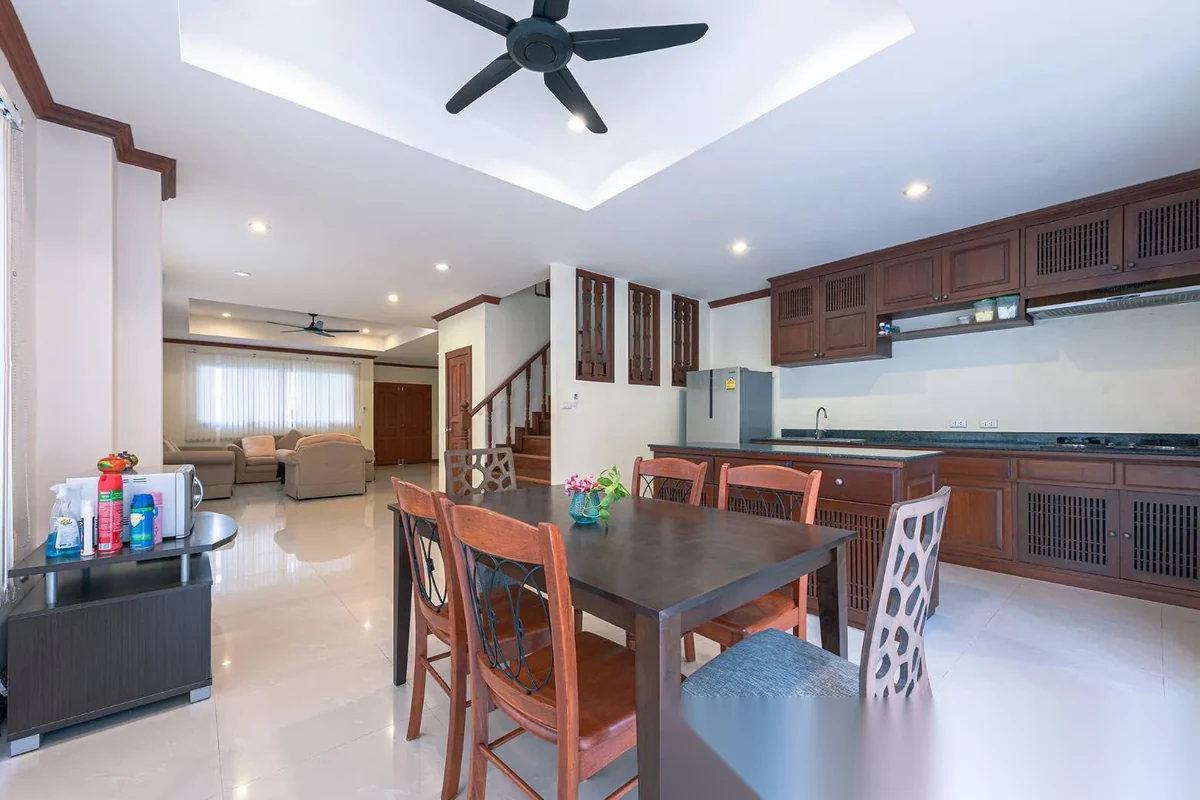4 Bedroom Villa for sale · Patong · Pool View — photo 8