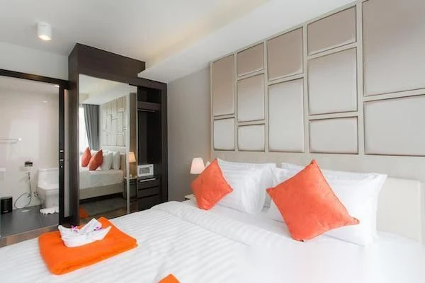 1 Bedroom Apartment for sale at 6th Avenue Surin complex · Choeng Thale · Garden View — photo 8