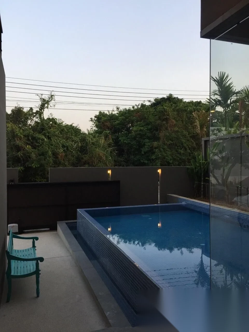 Дом 3BR в комплексе Baan Maneekram-Jomthong Thani · Вичит · Вид в сад — фото 2