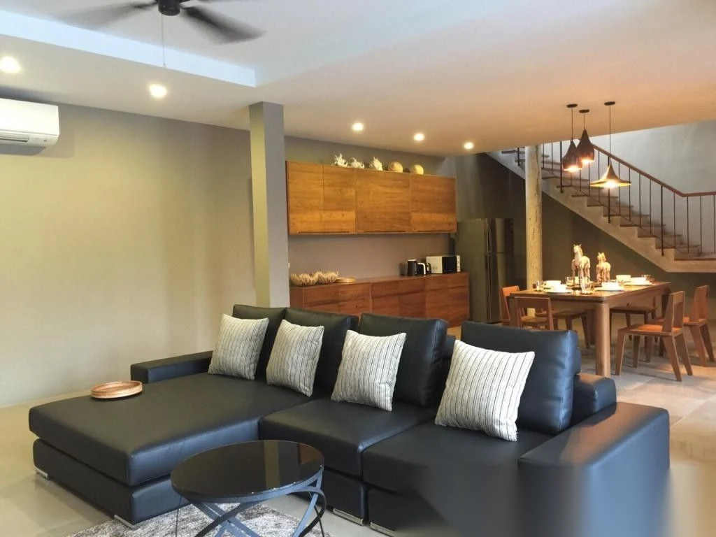 Дом 3BR в комплексе Baan Maneekram-Jomthong Thani · Вичит · Вид в сад — фото 4