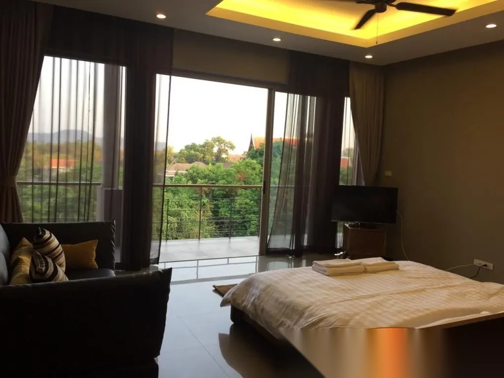 Дом 3BR в комплексе Baan Maneekram-Jomthong Thani · Вичит · Вид в сад — фото 5