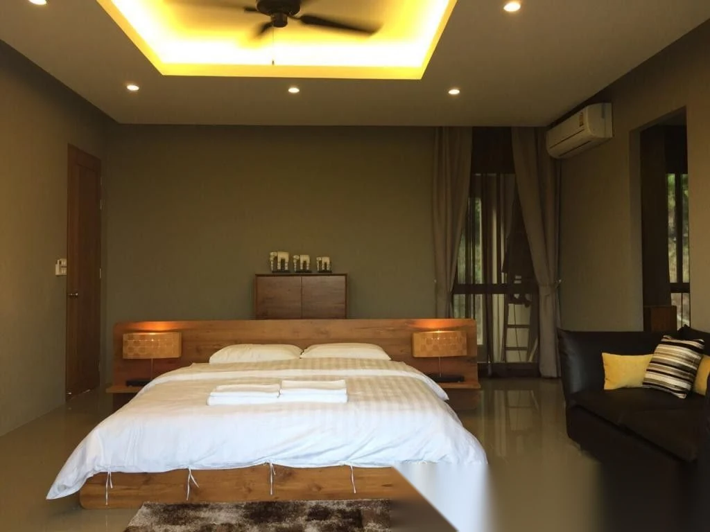 Дом 3BR в комплексе Baan Maneekram-Jomthong Thani · Вичит · Вид в сад — фото 7
