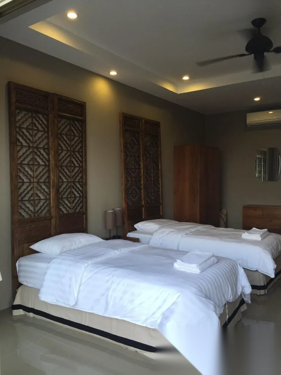 Дом 3BR в комплексе Baan Maneekram-Jomthong Thani · Вичит · Вид в сад — фото 10