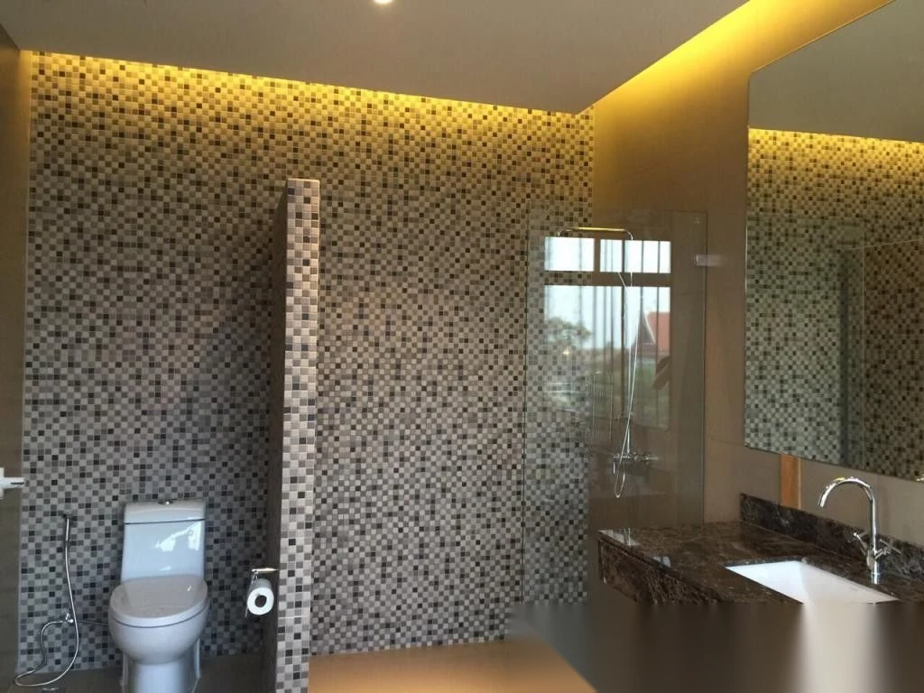 Дом 3BR в комплексе Baan Maneekram-Jomthong Thani · Вичит · Вид в сад — фото 12
