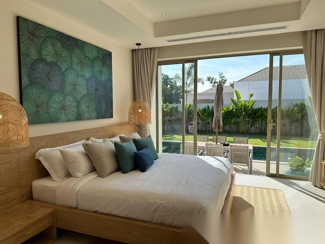 Вилла 3BR в комплексе Trichada Breeze · Чернг Тале / Bang Tao · Вид на бассейн — фото 13