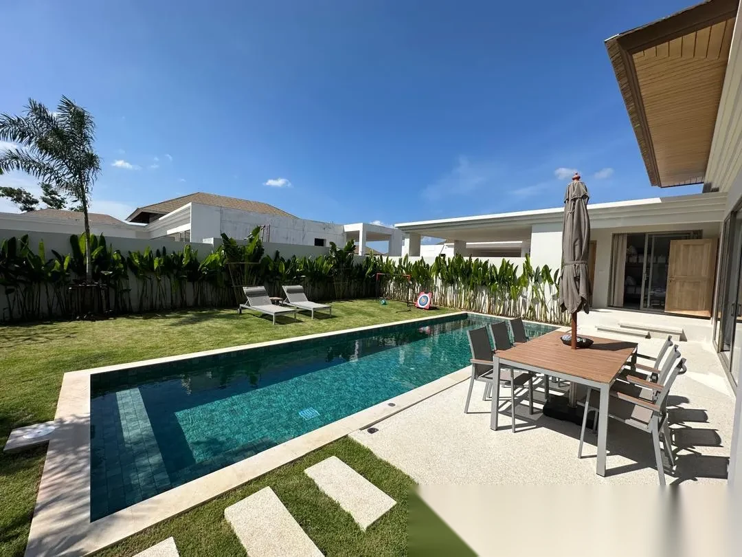 Вилла 3BR в комплексе Trichada Breeze · Чернг Тале / Bang Tao · Вид на бассейн — фото 17