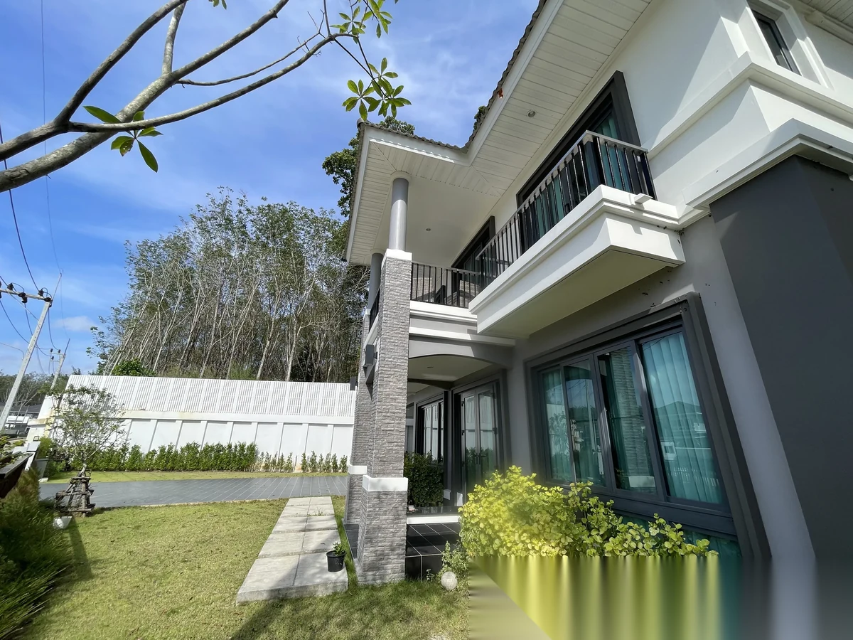 4 Bedroom Villa for sale at Supalai Palm Spring Banpon Phuket complex · Si Sunthon · Pool Access — photo 40