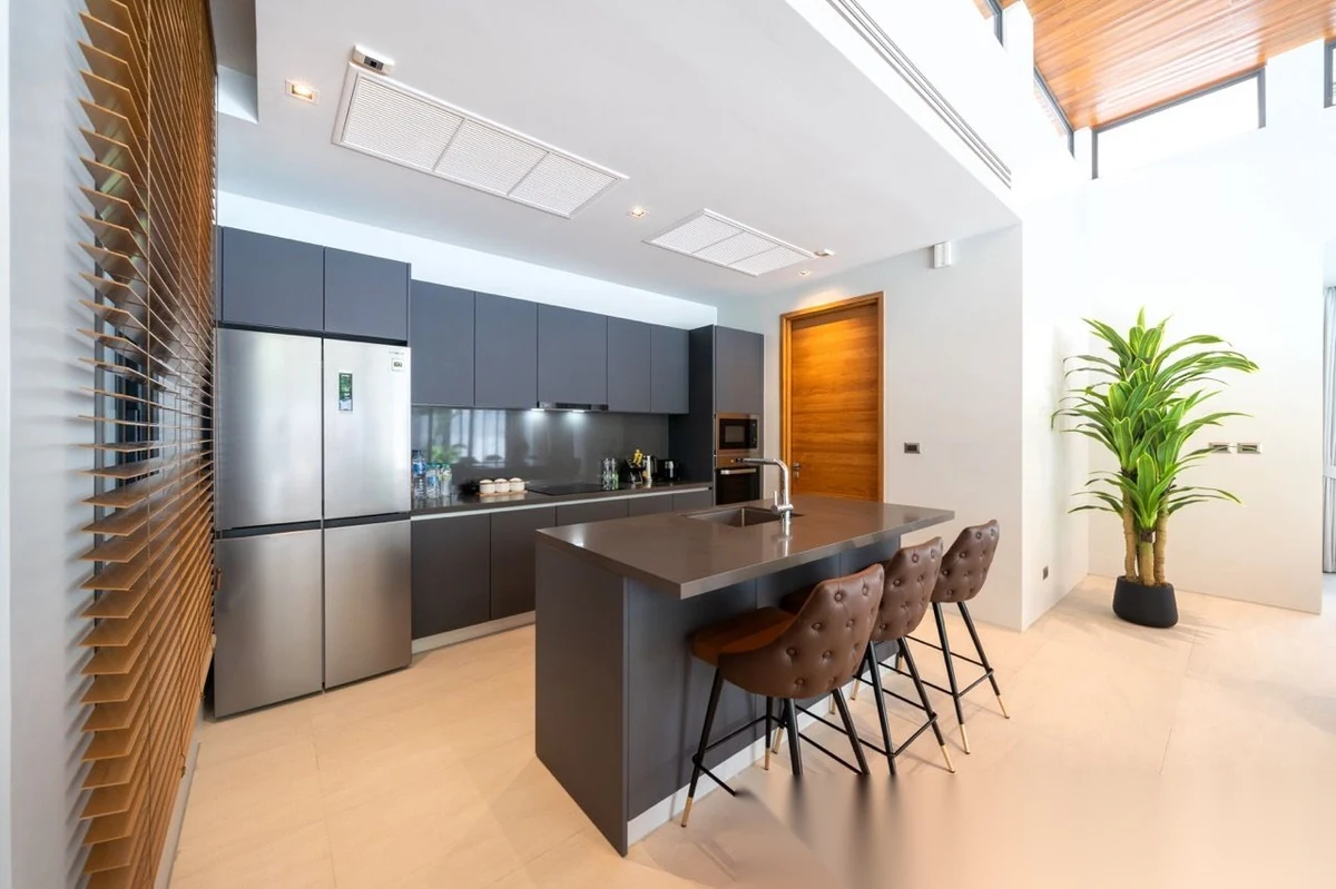 4 Bedroom Villa for rent at Botanica Modern Loft complex · Si Sunthon · Pool View — photo 4