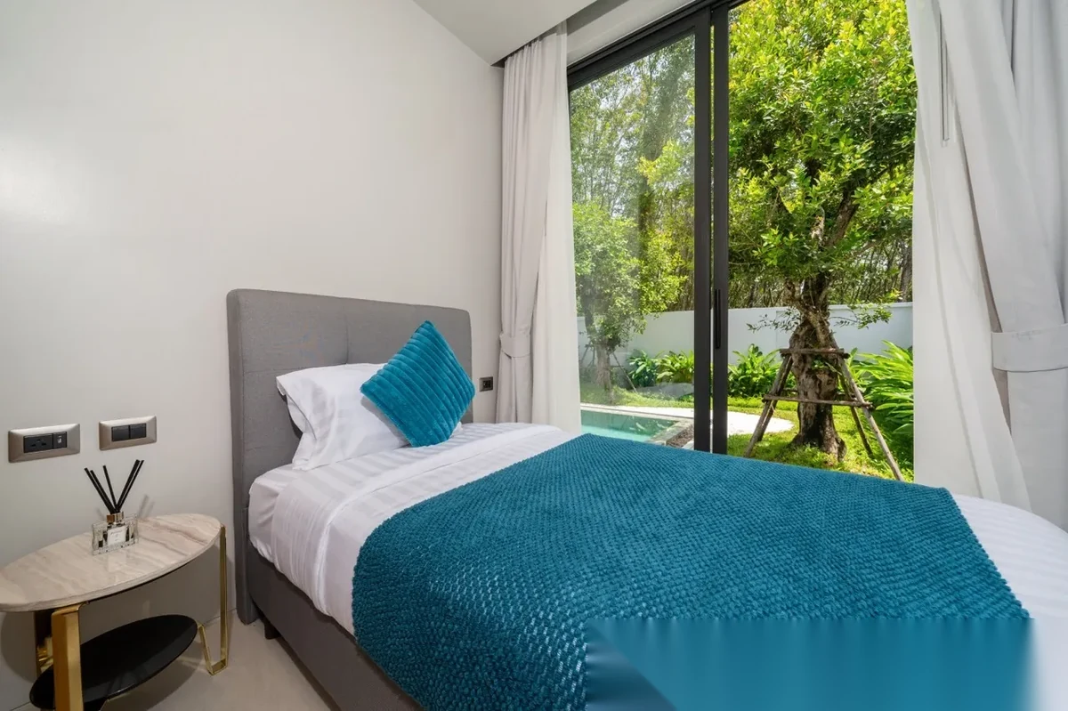 4 Bedroom Villa for rent at Botanica Modern Loft complex · Si Sunthon · Pool View — photo 5