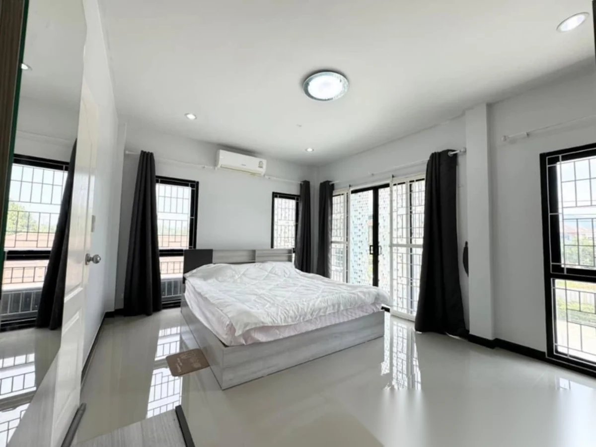 3 Bedroom House for rent at Phanason Grande Ville complex · Si Sunthon — photo 4
