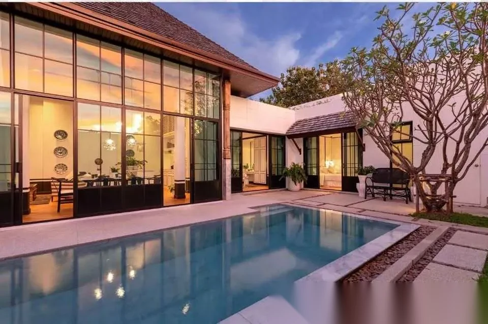 Вилла 2BR в комплексе Mono Luxury Villa Pasak · Си Сунтон · Вид на бассейн — фото 15