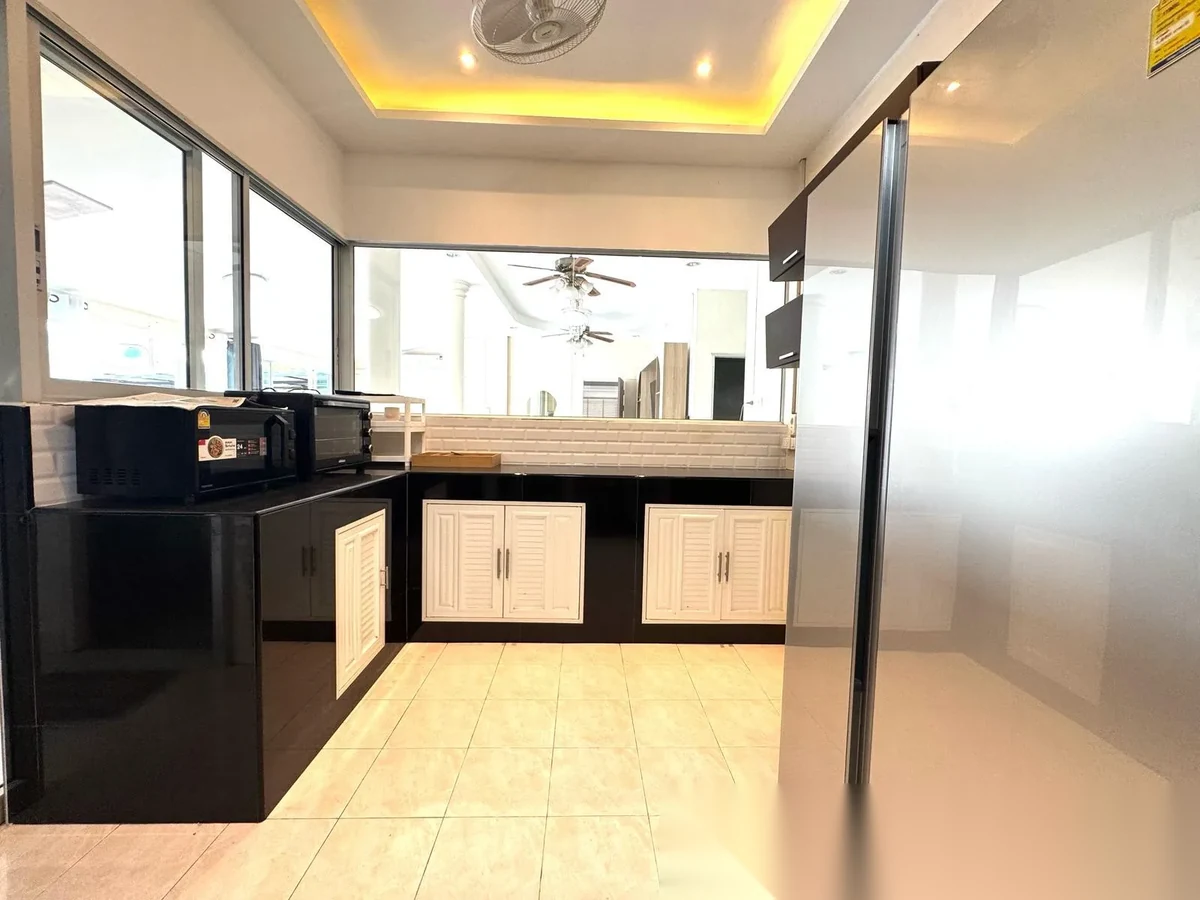 3 Bedroom Villa for rent at Baan Term Fun complex · Si Sunthon · Pool View — photo 6
