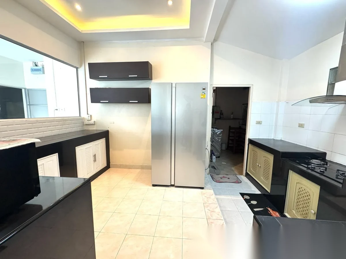 3 Bedroom Villa for rent at Baan Term Fun complex · Si Sunthon · Pool View — photo 7